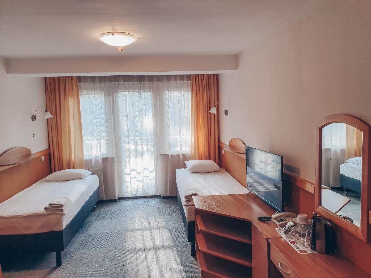 Melodia Hotel Jurata Bagian luar foto